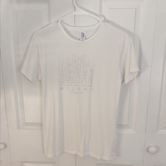 Stylish White Graphic Tee by Gildan - Picture 1 of 4